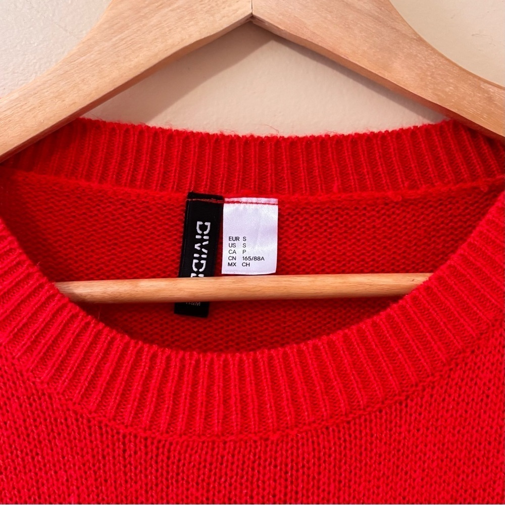 H&M| DIVIDED| Bright Red Fine Knit Casual Soft Sweater Crewneck Sz S - Picture 3 of 5